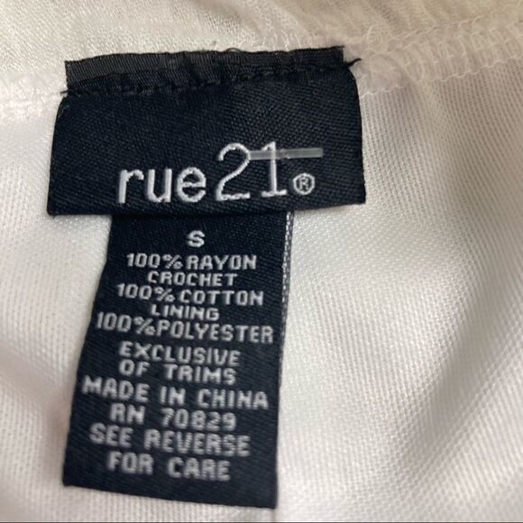 RUE 21 Women’s White Crepe Floral Crochet Shorts Size Small - Picture 5 of 11